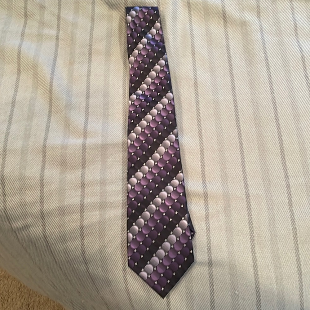 👔 VanHeusen Men’s 100% Silk Tie. Mint Condition.      LIKE NEW - No Stains 👞